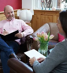 Wir besprechen vorab per Telefon oder online Ihre Themen und verabreden uns für eine Einzelsitzung. Preis nach Vereinbarung.